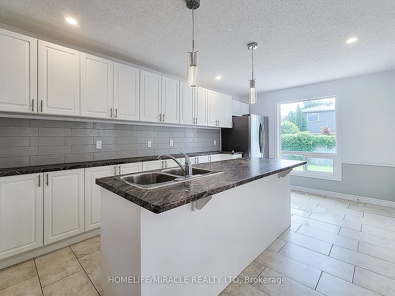 4559 Street Volodymyr Cres — Photo 17