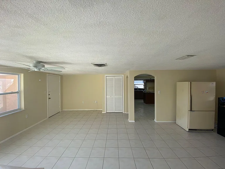 9105 Hermitage Ln — Photo 4