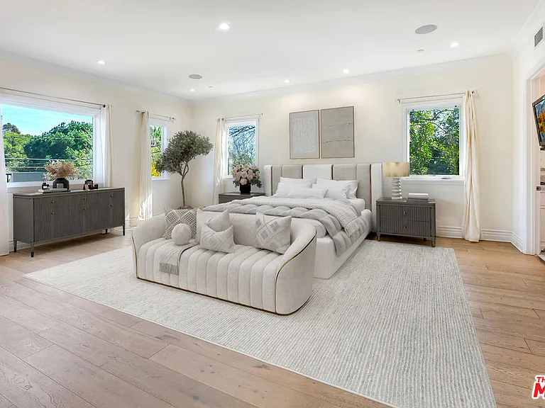 391 S Saltair Ave — Photo 32