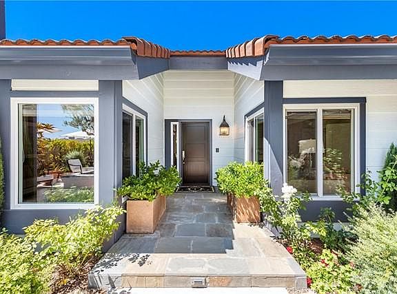 2nd image of 915 Calle Nuevo