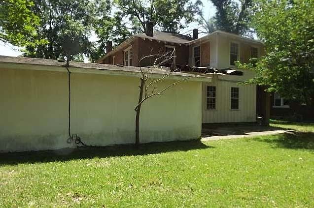2nd image of 109 Park Pl