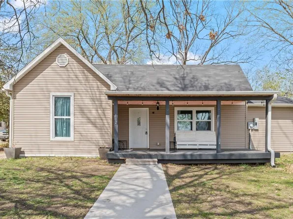 112 E Pacific Ave, Osawatomie, KS 66064