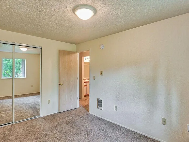 Harmony Court Apartments — Photo 11