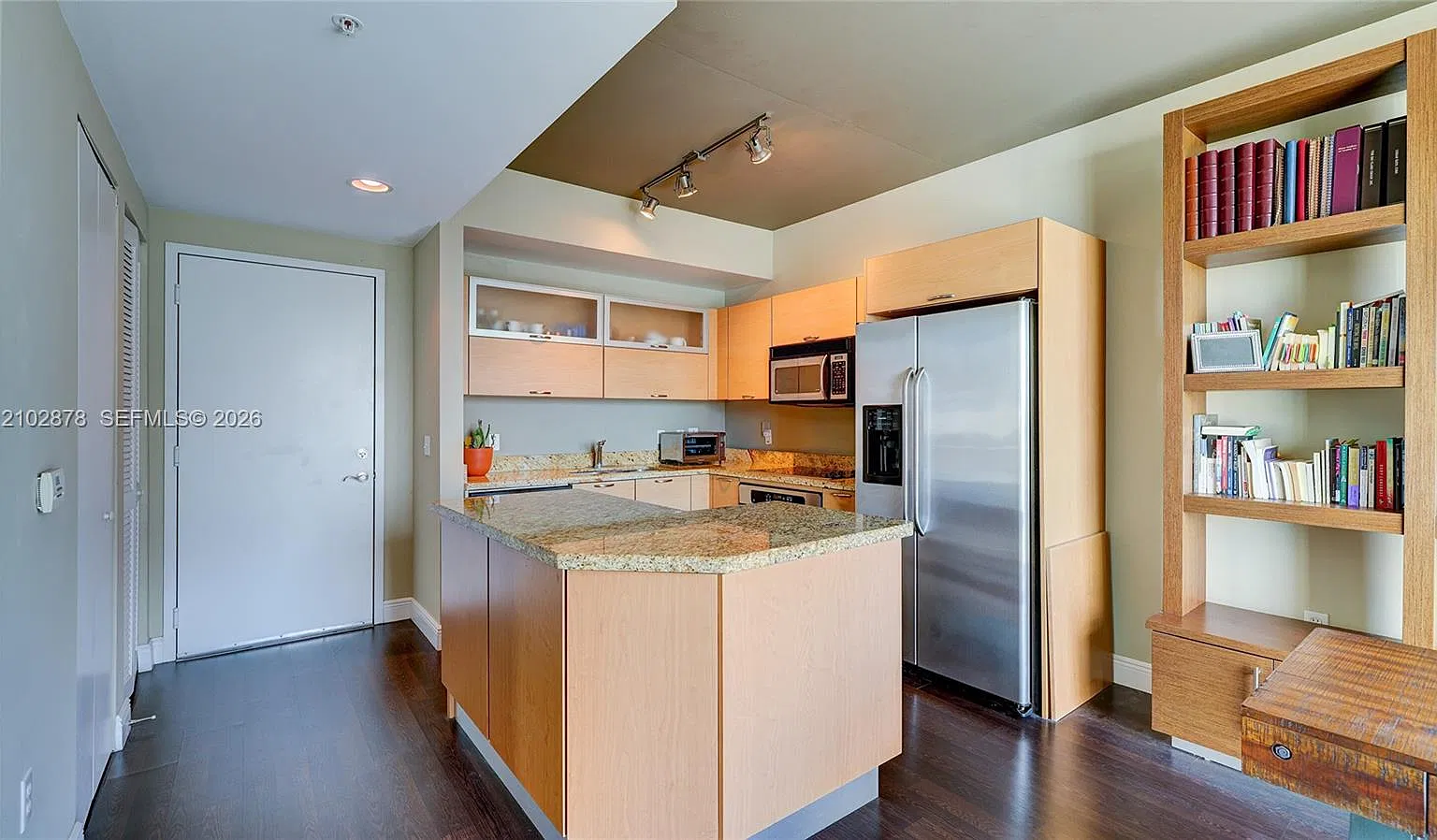 Midtown Lofts Condo — Photo 3