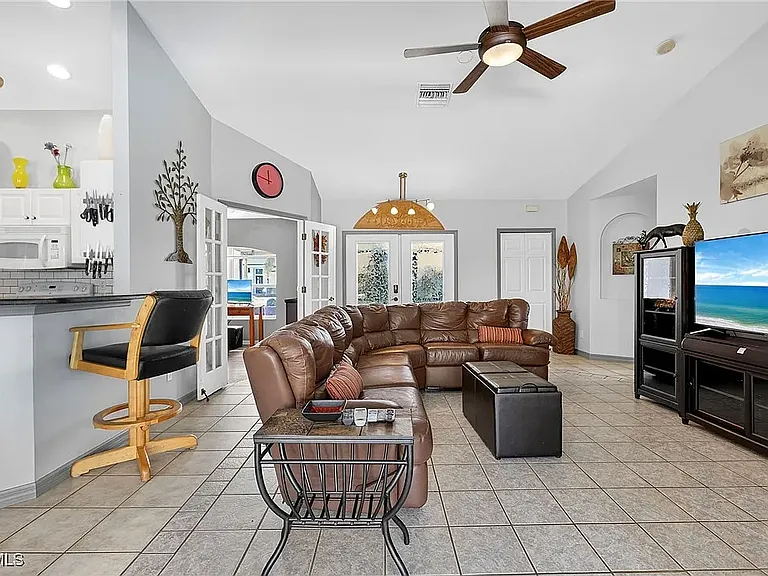 1623 SW 43rd Ln — Photo 3