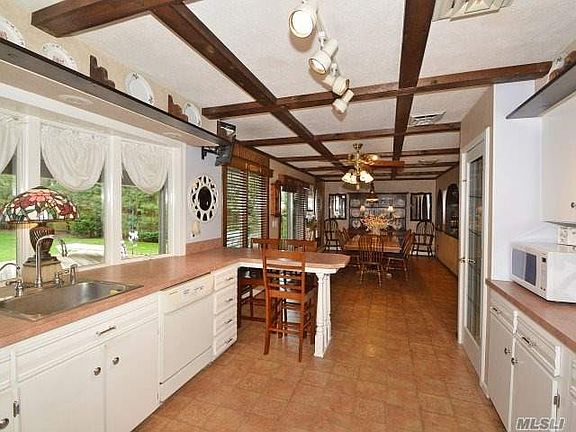 4th image of 341 Singingwood Dr