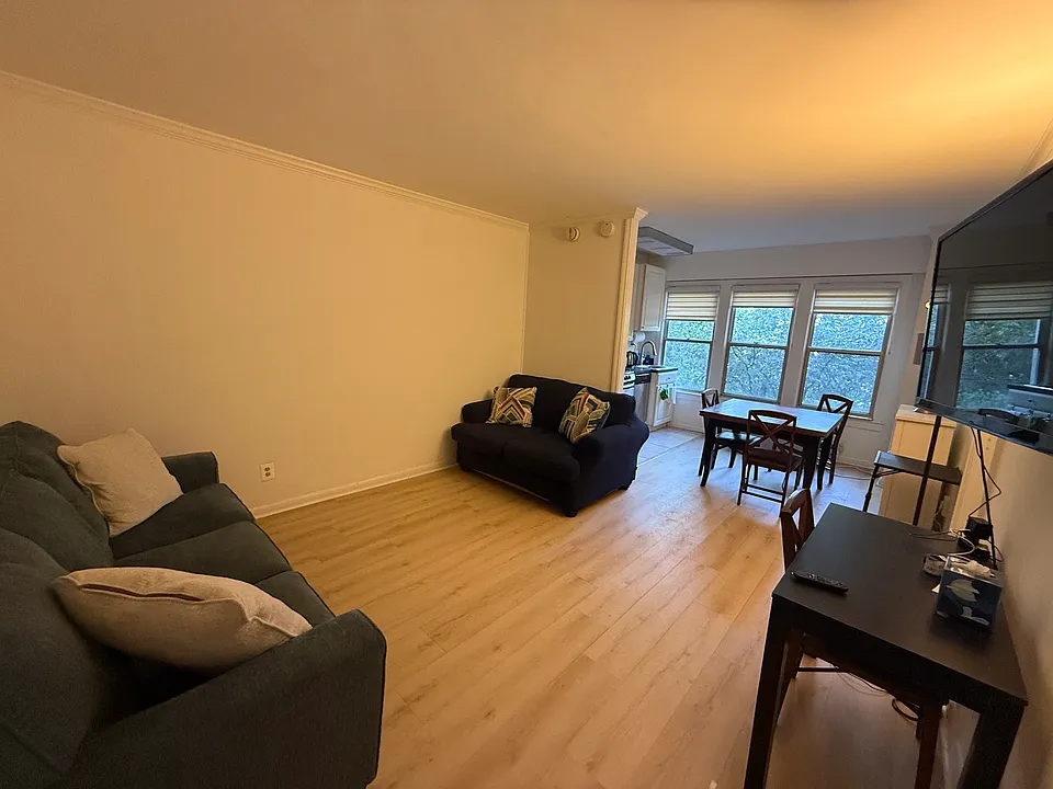 2500 Q St NW #208
