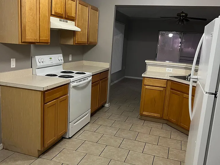 881 Vanderbilt Dr — Photo 12