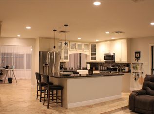 720 NW 97th Ter, Pembroke Pines, FL 33024