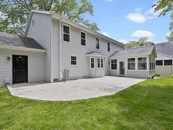 4th image of 2606 Point O Woods Dr