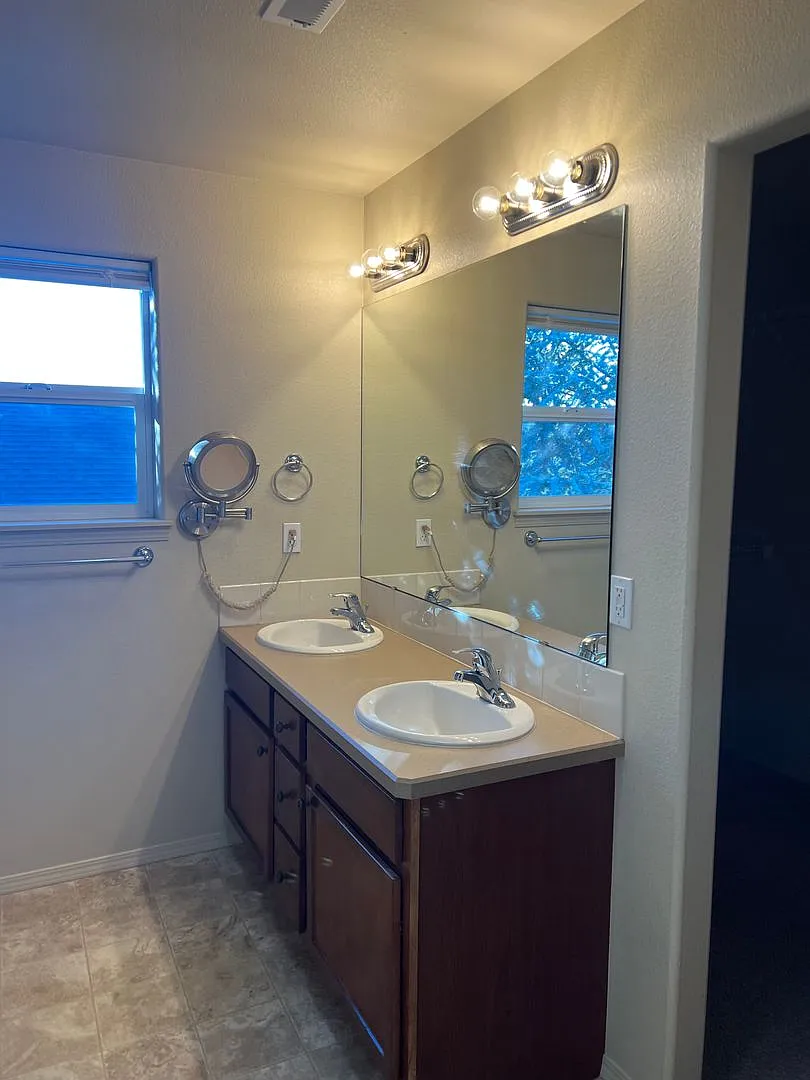 Home in Foxborough — Photo 4