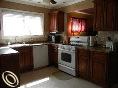 3rd image of 21956 Tredwell Ave