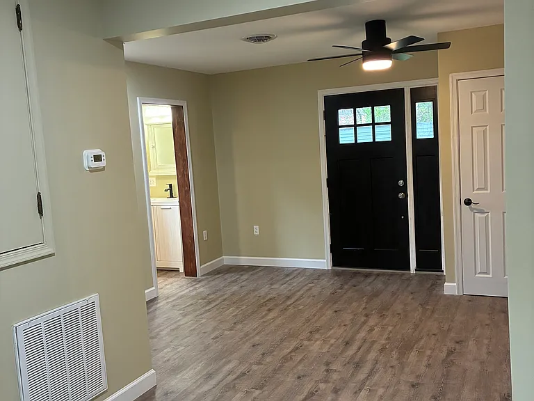 255 McKnight St — Photo 8
