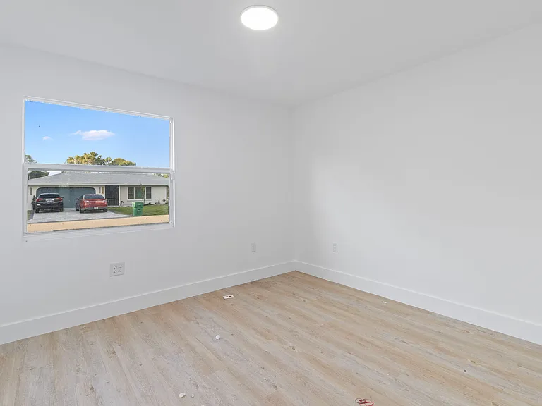 22229 Little Falls Ave — Photo 15
