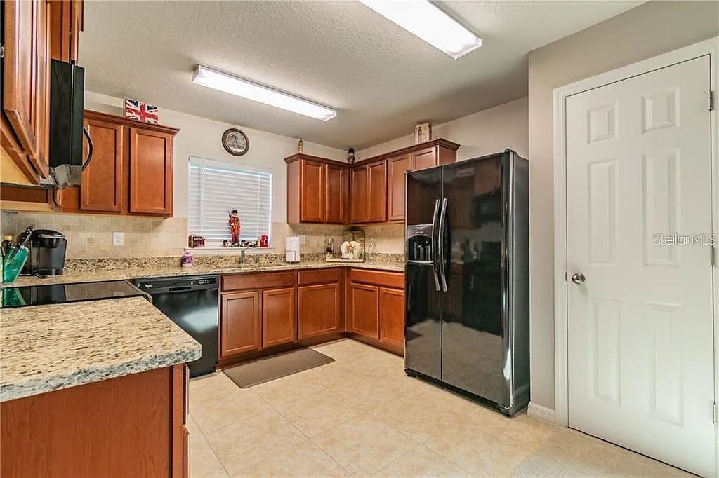 3 bed, 1629 sqft, $1,950 — Photo 2