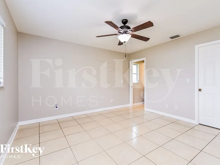 2918 SE 8th Pl — Photo 10