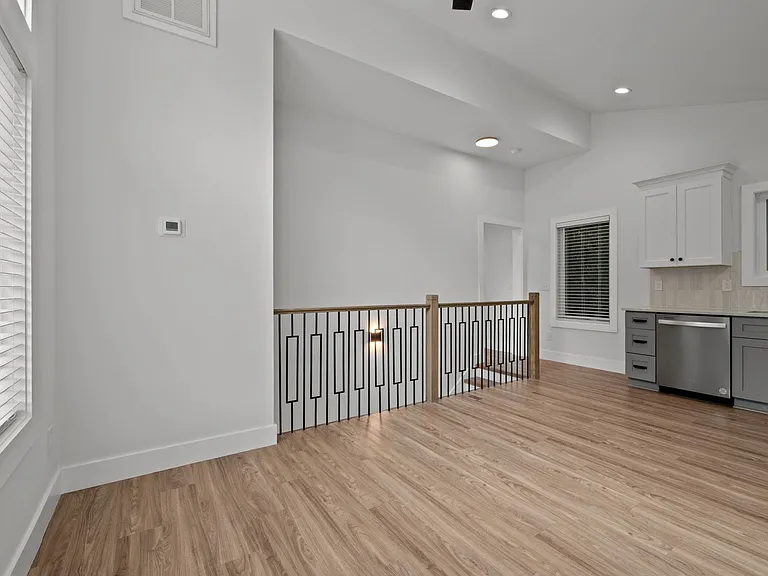 1001B N Gregson St — Photo 8