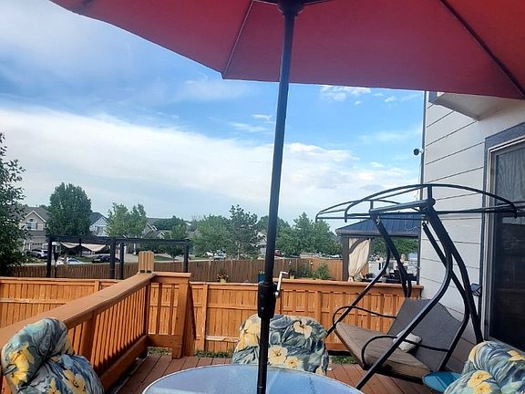 DECK WITH GAS & CARBON GRILL