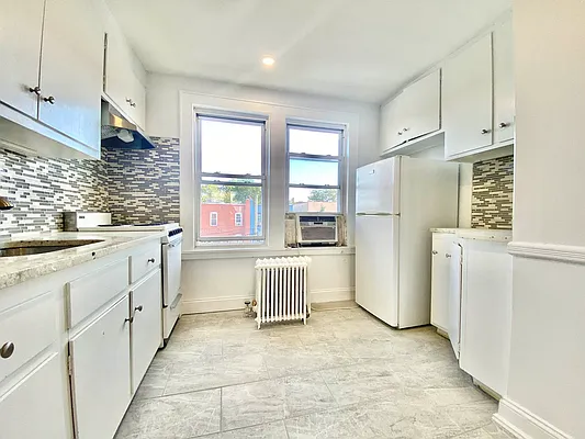 Rented by Astoria Realty | media 9