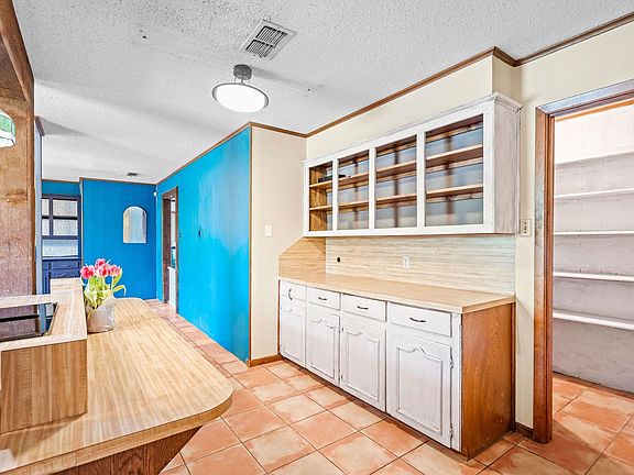 5th image of 1006 Spring St