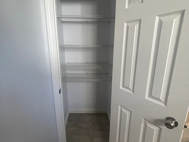 532 Warren St E — Photo 12