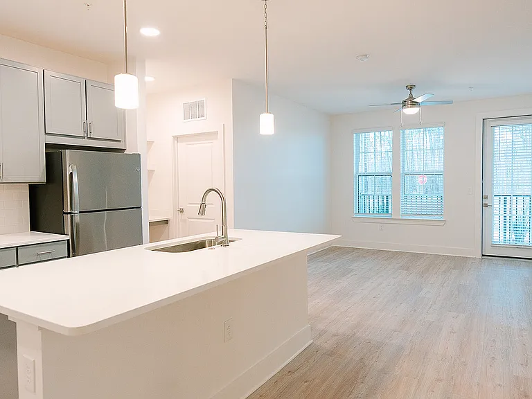 Welcome to the Residences at Sawmill - Luxury Apartment Homes Now Leasing in Summerville