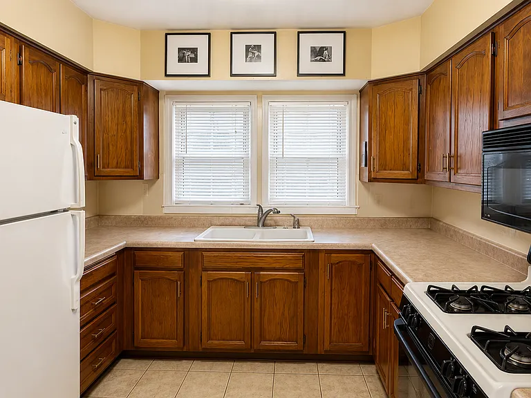 314 Dunning St — Photo 2