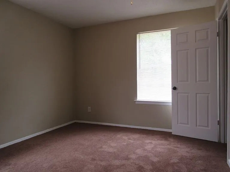 1933 Saint James Dr — Photo 3