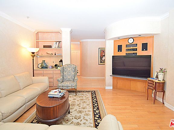 5th image of 737 S Windsor Blvd Unit 204