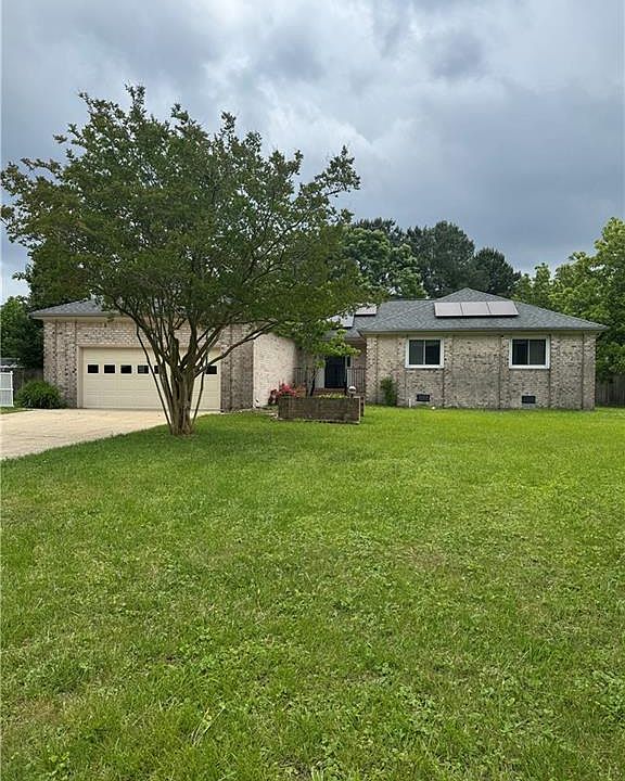 1st image of 2213 Wild Oak Cres
