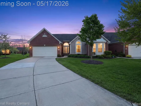 1601 Nottingham Ct, Walled Lake, MI 48390