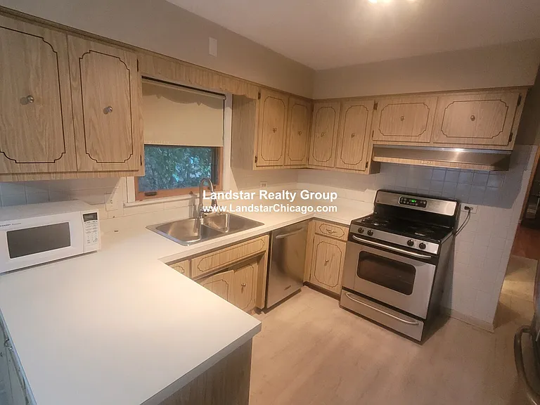 4628 N Plainfield Ave — Photo 9