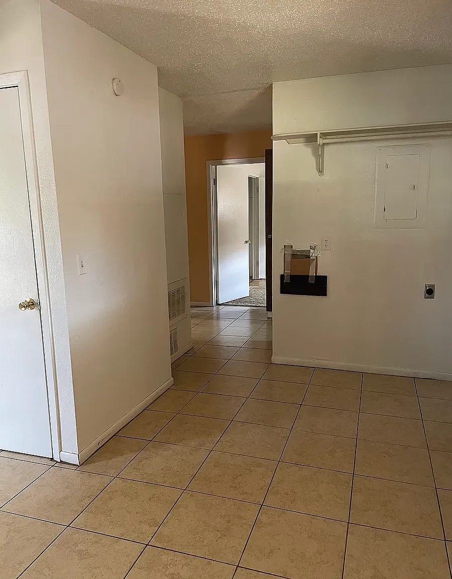 2 bed, 850 sqft, $995 — Photo 1