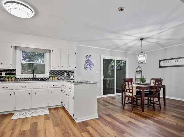 1006 Elm St NW, Hartselle, AL 35640