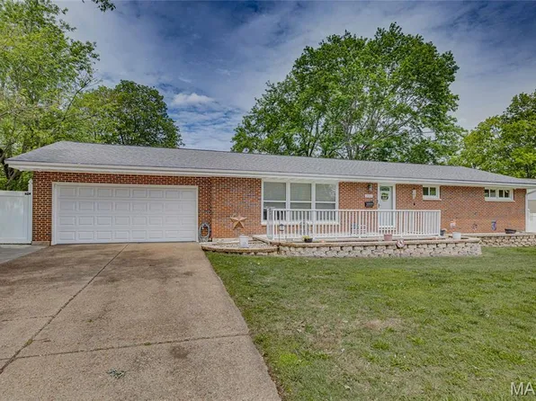 211 Carter St, Farmington, MO 63640