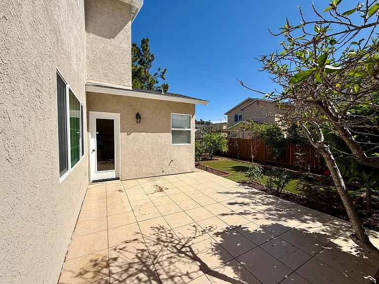 1561 Rebecca Ln — Photo 6