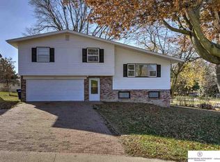 3809 Suburban Dr, Bellevue, NE 68147