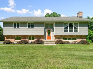 29 Cedar Ln, Poughquag, NY 12570