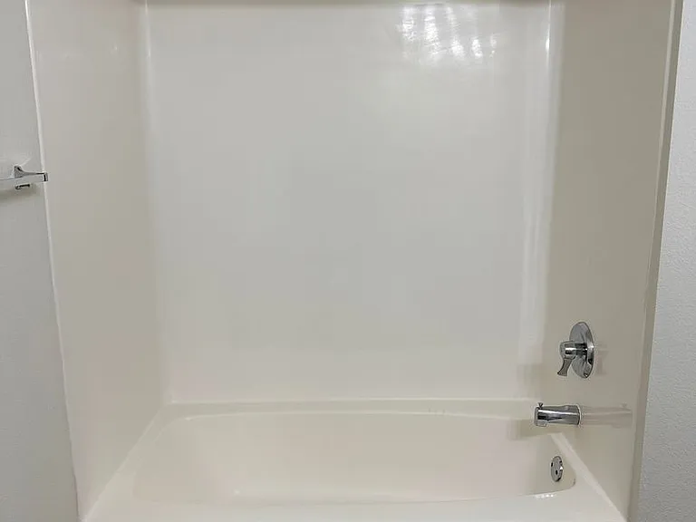 Dakota E & W Apartments — Photo 53