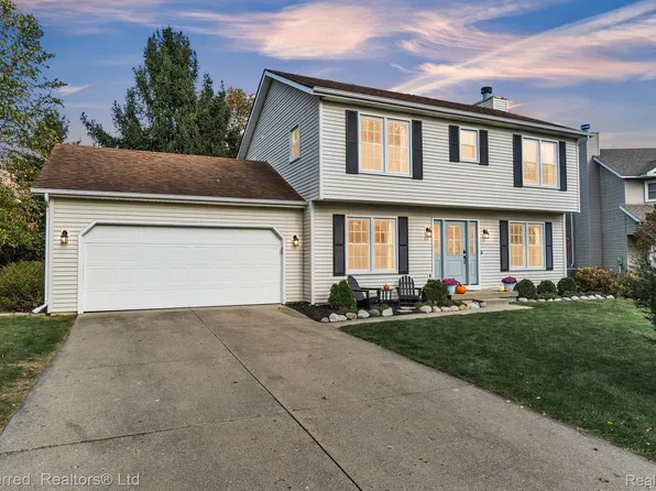 1211 Cody Cir, Saline, MI 48176