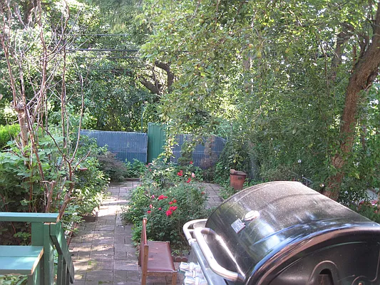 Rented by 18 REALTY | media 27