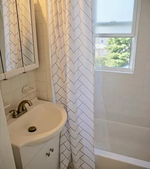 609 Adams St — Photo 12