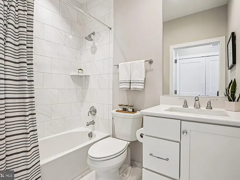 10340 Grosvenor Pl — Photo 22