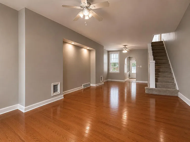 2643 Emerald St — Photo 2