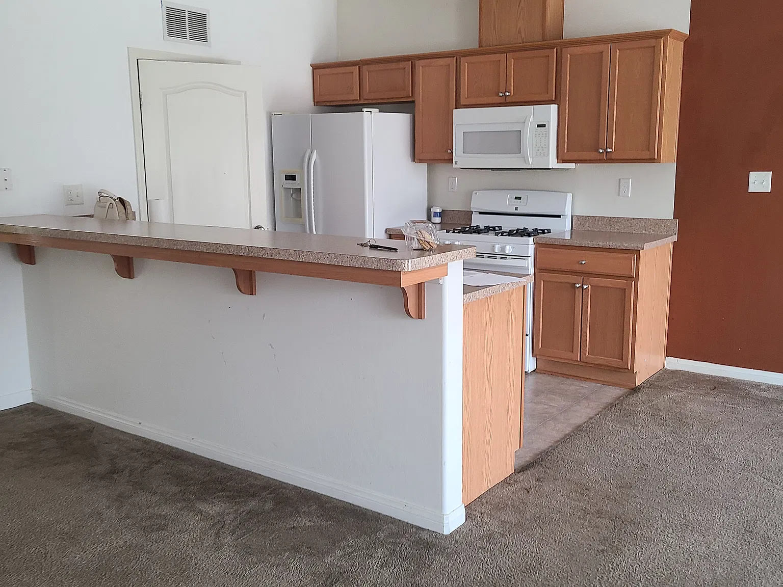 3 bed, 1154 sqft, $2,300 — Photo 3