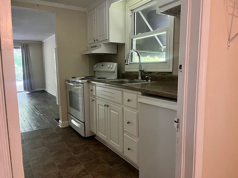 404 Croft St #404 — Photo 7