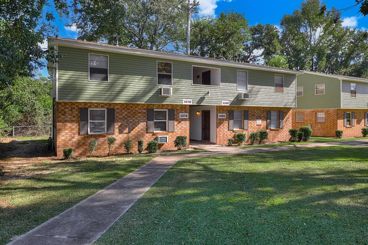 Building Photo - Cedar Pines
