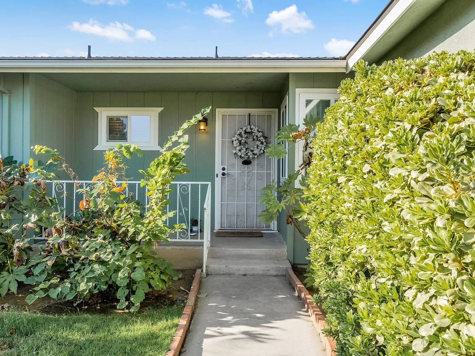 1556 Keats Ave — Photo 4