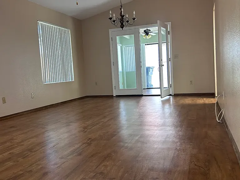 830 Glenwood Way — Photo 6