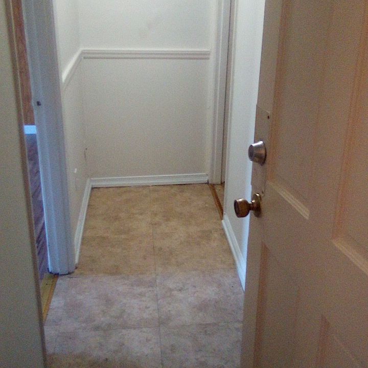 Apt B  Entry Halway 